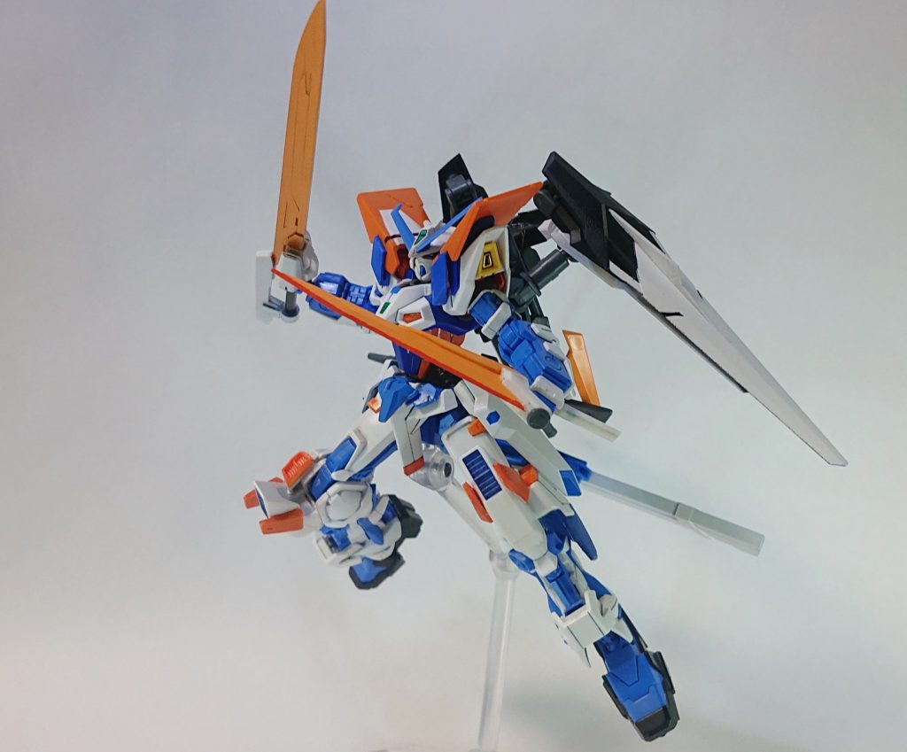 カラーリングは上記でも言いましたがガンダムマーカーです。SEEDホワイト、ブラック、メタリックオレンジ、SEEDブルーですね。ガンマカエアブラシはこのためにハンディタイプのコンプレッサを購入、ジョイント買ったりOリングがイカれていたりといろいろありましたがキチンと動いたので大変満足しています。6000円くらいでコンプレッサ買えたのでおすすめです。