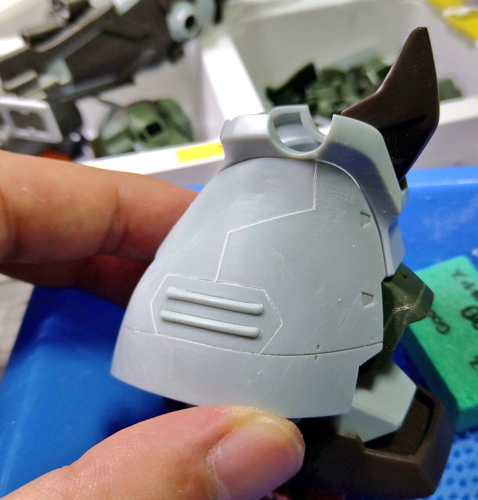 全体のモールドを彫り直しし、スジボリを追加しました。