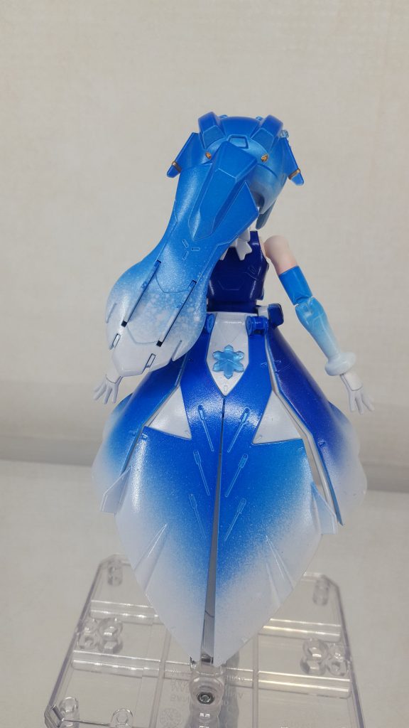 腰の後ろにも自作したレジンアクセを付けています。