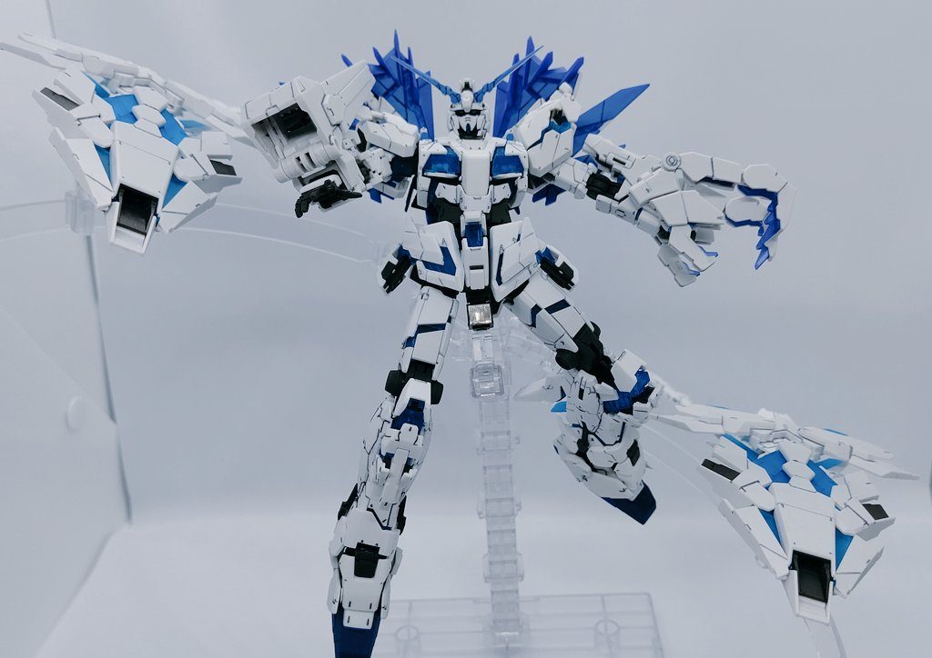 アームド・アーマーDEOVAもNTのフェネクスも見てないので劇中こんなシーンがあったのか知らないですが多分こう使うんじゃなかろうかと………