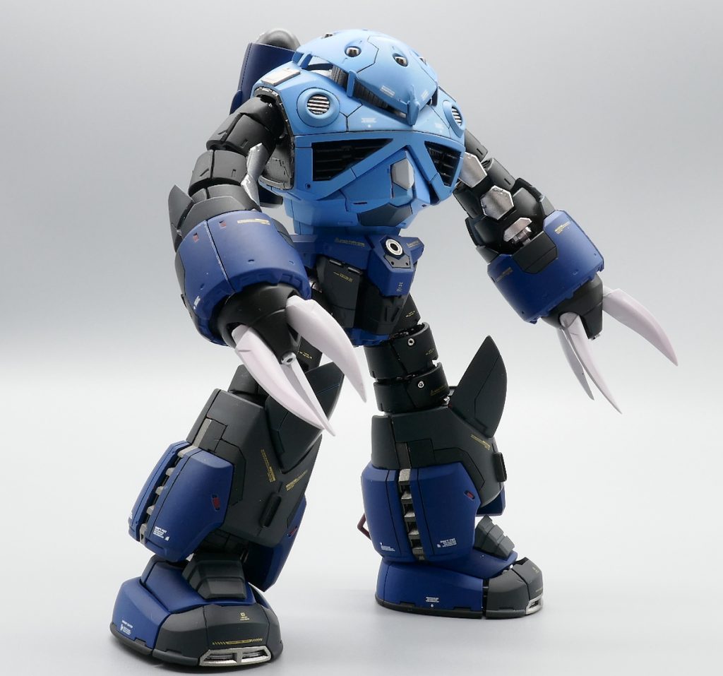 目つきを悪くしてみました、爪も削り込んで形状かえています。