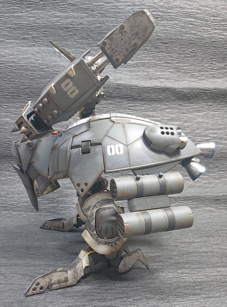 地上戦配備を想定するとレーザー兵器だけでは不安なため、実体弾を意識的に追加した。