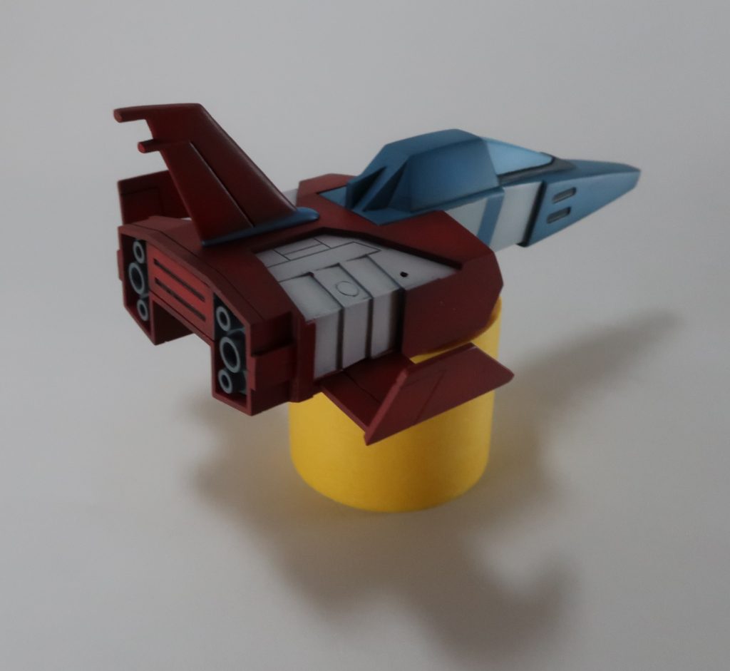 コアファイター後ろ。ガンダムの中に入ることを考えなければとてもいい大きさと造形。左右3つあるバーニアの中央の大きい円がちょうど3ミリくらいだったので、ここに穴をあけてGアーマー本体から出したプラ棒を差し込む形で接続しています。