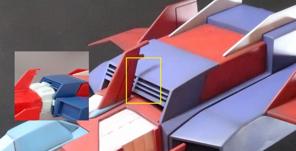 地味に大変だったのはこの部分。エアインテークっぽいところの中央部下半分は元々、ガンダムの下半身が入る時のために切り欠きがありました。最初は無視しようと思いましたが基にした画像でこの部分がはっきり見えていることと、他の部分が仕上がるにつれて無視できなくなり、まるっと切り落として作り直しました。