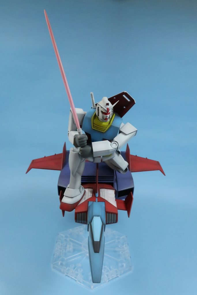 ビームサーベルは持ち手と刀身のどちらもランナーから作ってます。持ち手の太いところは股関節か何かのパイプ状のパーツが改造で不要になったのと、偶然ちょうどいい太さだったので切って使いました。