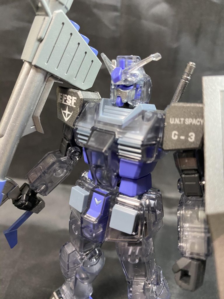 バストアップ。オリジナルのデカールがなくてさびしいdeath 。実を言うとマスク部分のパーツを飛ばしてしまいエントリーグレードの一般販売まで待っていました。