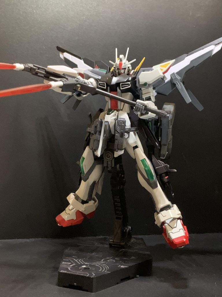 戦場を選ばない究極の万能機のように紹介致しましたが、実のところは器用貧乏の塊。攻撃力は低く、宇空地水の地形適正はせいぜい中の上止まりで各専用機体には及びません。