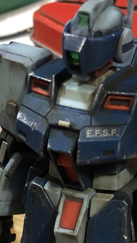 胸部分のスジボリを頑張ったんですが構えると見えないですね。