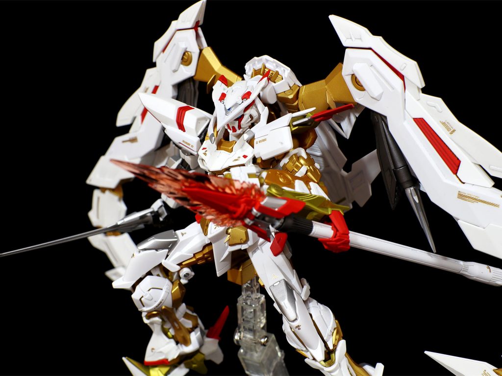 RGは元々ディテールが細かくて密度感は十分ですが、今回は一部マスキングしての塗り分けもしています。製作途中は「ここまでやる必要があるかな」と思いましたが、結果的に、RGでもマスキング塗り分けは効果があると感じました。