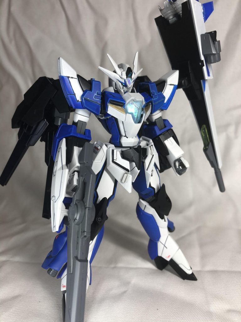 1.5ガンダムをベースにGBN用に改造した機体、リユニオンガンダム。機動力に注目を置いた高速戦闘を得意とし、各所にブースターが増設されている。