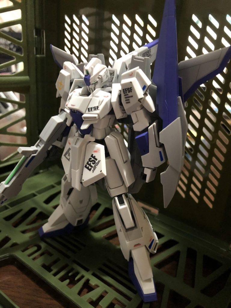ガンダムベースの白いゼータをちょいとだけカラー変更しました。