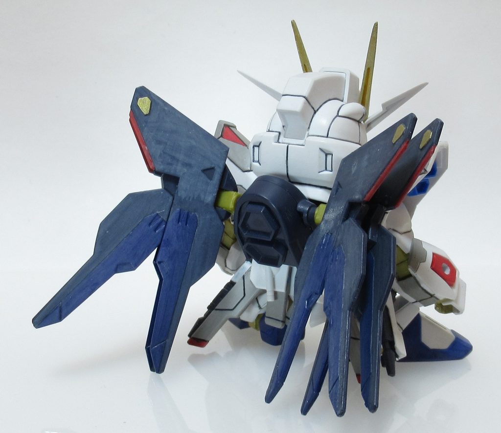 今回艶消しを筆塗りでしたのですが、バックパックだけが白化してしましました。