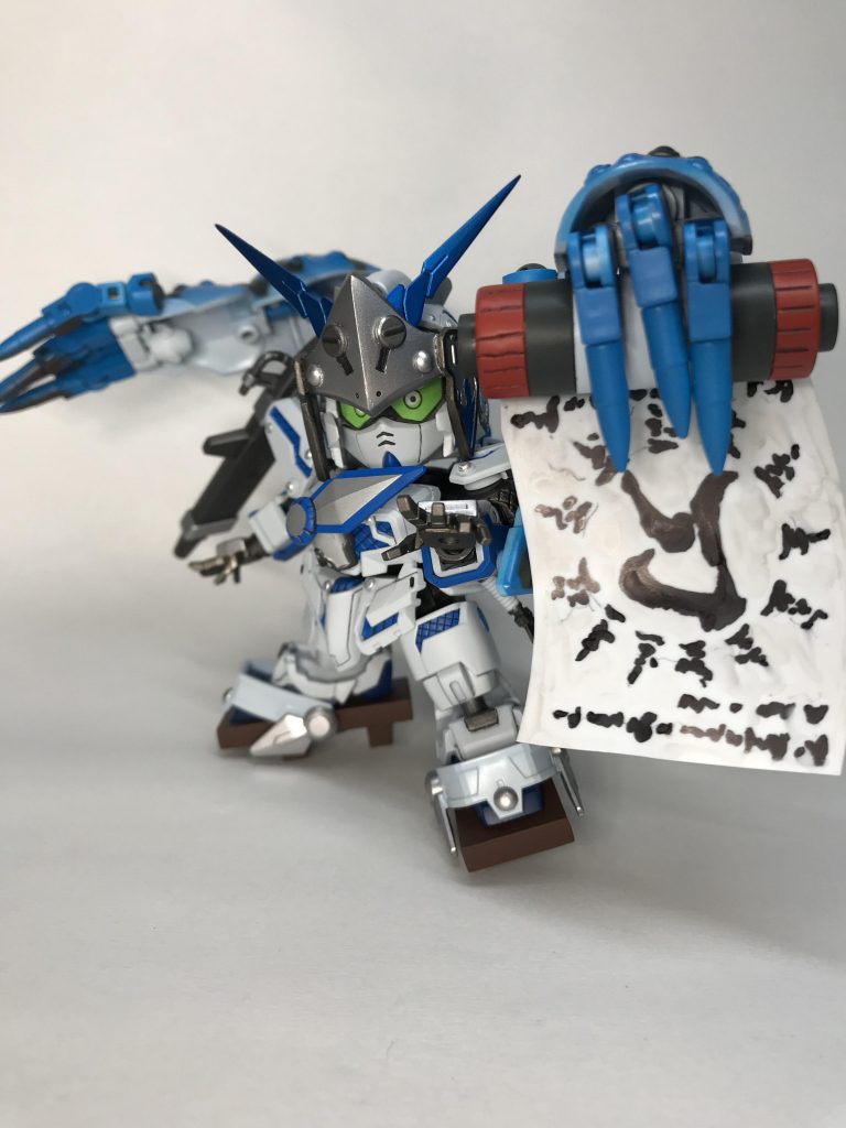 巻物には武器が収納されており、戦闘時に巻物から取り出す事で使用出来る。