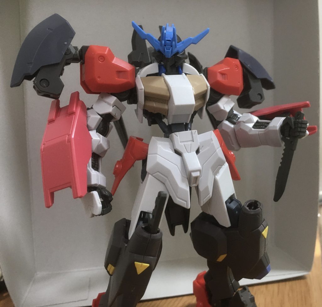 ヴィダールの頭は欲をかいた無茶な改造の犠牲になりボロボロのスクラップに…すごいカッコ良かったのに、残念無念。