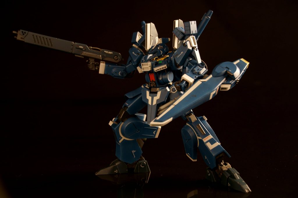 可動はドーベンウルフやシルヴァバレト同等、でしょうか。肩内部が一部違うので、開きは全開にできないです。