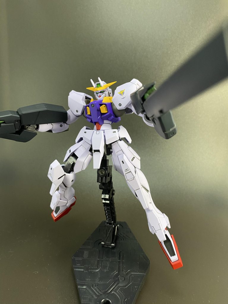 セラヴィーⅡのGNバズーカはラファエルにも持たせることができます。