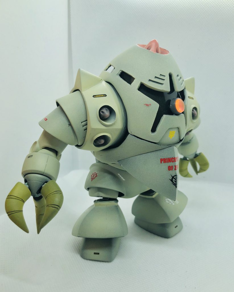 ニワトリのモノマネもできます。