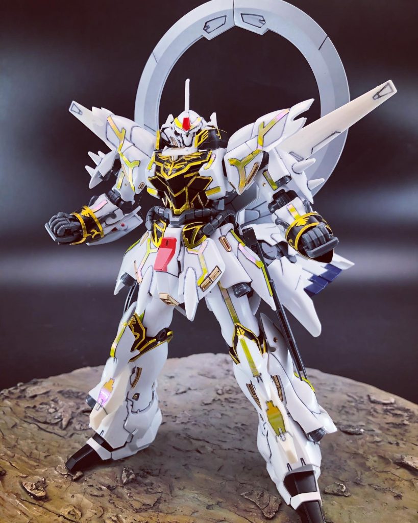 ブースターとウイングを展開する事で高機動モードとなります。リュミエールのエネルギーとバーニアの同時使用により爆発的な推進力を得ている理論です。