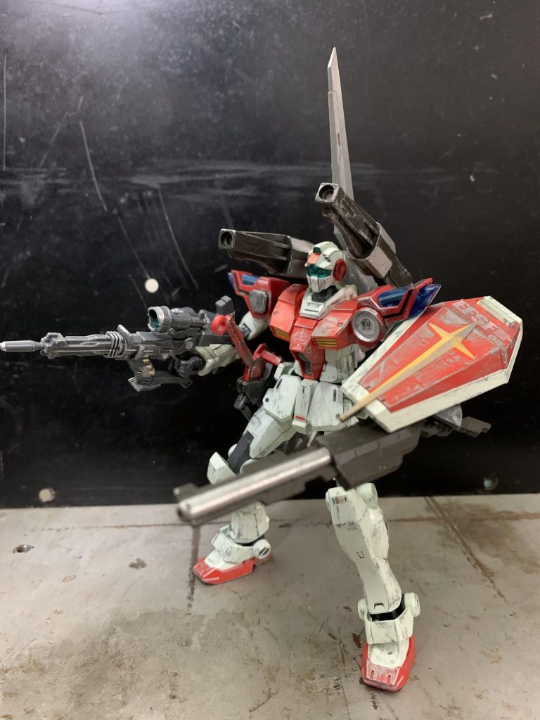 背中のキャノン砲は男の嗜み。両肩は同時期に発売していたカミキバーニングさんからむしり取ってそのまま取り付けています。