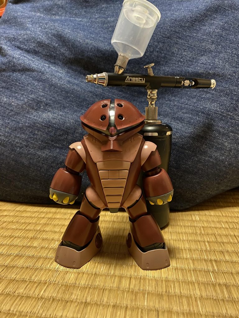 赤青黄のミスターカラーも同時に購入し、それを混合して茶色を作成、その茶色に白を混ぜてベージュを作成しました。意外といけるものですね^_^