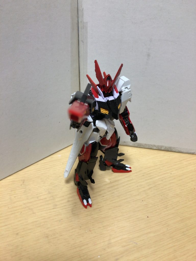 メテオドラグナー(インペルモード時のみ使用可)莫大な消費エネルギーの原因の1つとなった大技。機体の残存エネルギーの9割を使って放つ強力な電磁砲で発射されるとドラゴンを模したエネルギー体が戦場を駆ける。ただ発射までかなり時間を要するため、僚機に時間稼ぎしてもらうことが前提となる。