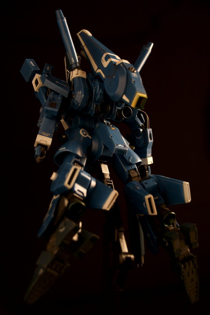 シールドブースターはちゃんと背面にマウント可能です。足の裏もオリジナルなディティールで再現。まぁここは3DCADさまさまです。