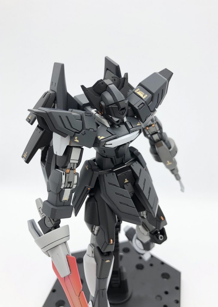 肩パーツはモナカだったので後ハメ加工してセメントで接着しました。