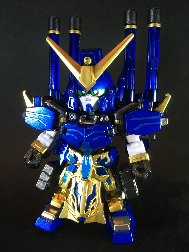 元々創傑伝シリーズ武将化の傾向としてモチーフ三国武将の特徴は必ずしもデザインに反映されず、あくまで演者モビルスーツのSDスタイル化が主軸となっている様子もありましたので、本作も于禁感はあまりありませんがヘビーアームズEWの創傑伝規格化という点での再現を意識しました。今回の製作で、ギ・エリアのガンダムWチーム5人組を揃える事が出来ました。