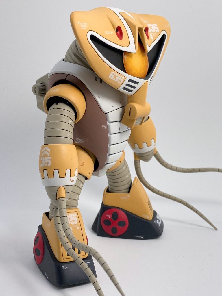 旧キットにパチ組み以外で触れるのは初めてでしたが、思っていた以上に大変でした……。とはいえキットは形状が意外なほど良く、角度やタイミングを変えるだけで見違えるので面白かったです。何より念願のMSM-04系3機がついに揃ったので大満足!【カラーレシピ】・明茶=ガイアCB14+ガイアVO33+ガイア072を比率6:2:1で・暗茶=ガイア222+ガイアCB13+ガイア073を比率2:1:1で・灰=クレオスC44+ガイア072+ガイア073を比率2:1:1で・赤=ガイアAT23・白=ガイア071・黒=クレオスUG15・装甲裏地やワンポイントの黒=タミヤエナメルXF63・バルカン砲の赤=タミヤエナメルXF7