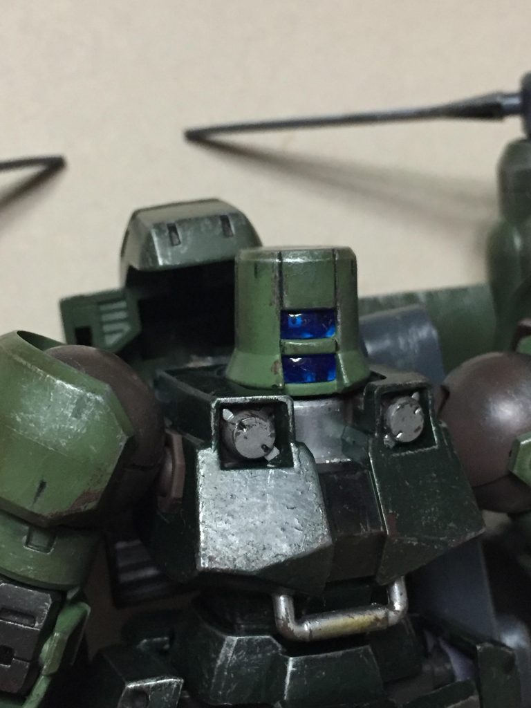 最後にバストアップ。この古めかしいバケツヘッド、最高に好き。