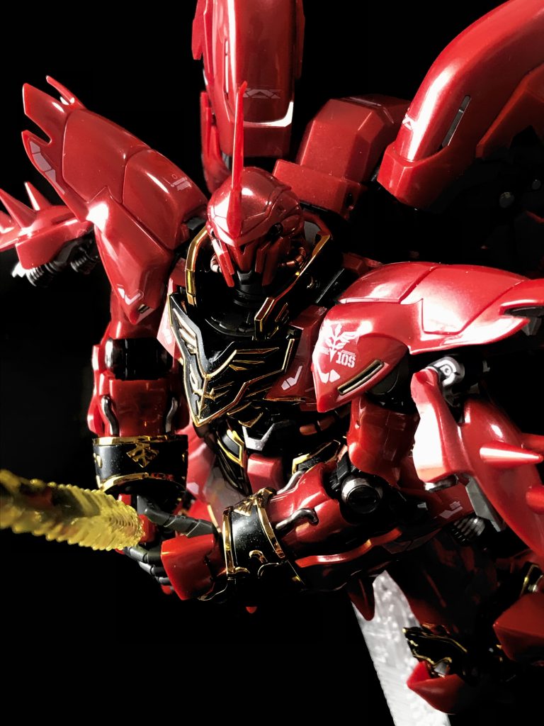 ユニコーンを蹴飛ばしたあとサーベルで突き刺すところ。