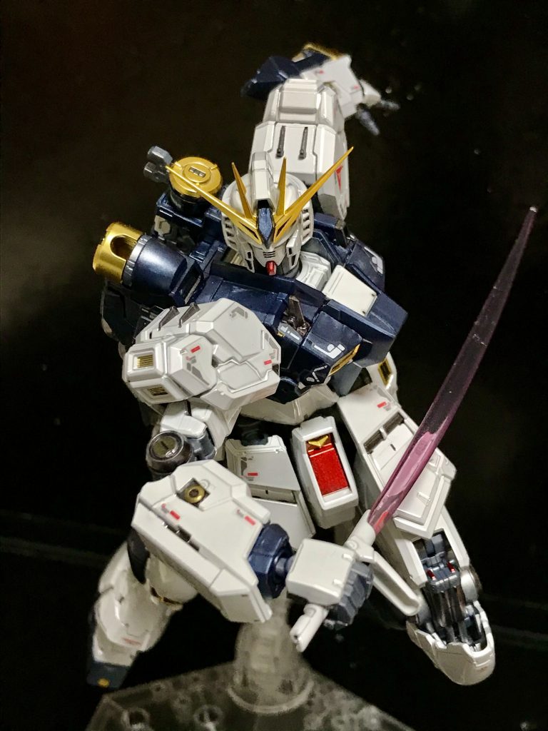 近ごろ思うのは、このように全体が「三角形」になるポージング/構図が好きです(^^)