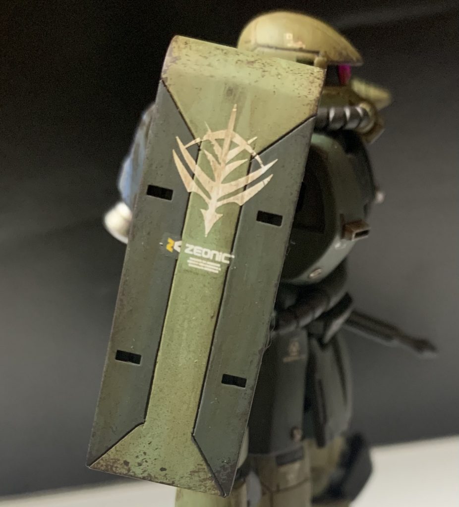 少しスジボリして塗り分けて見ました。こうやって見たらシールドの穴うめとけばよかったなぁ(｡-_-｡)