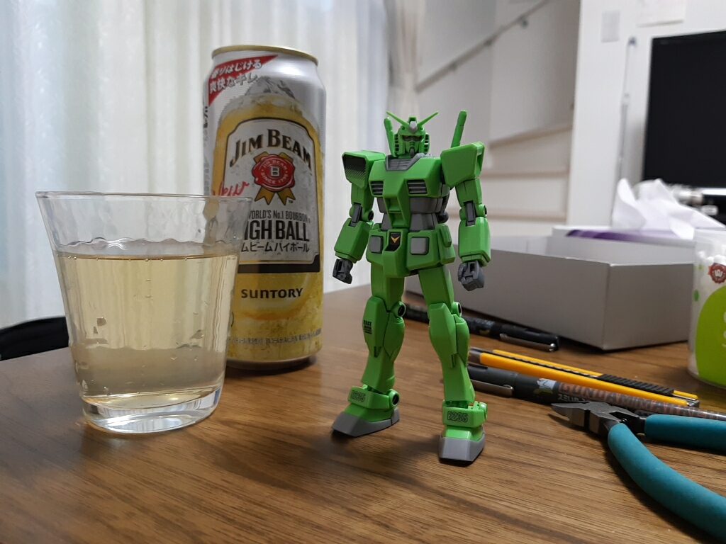 元はこんな感じでした。(今年6月) 当時は、工具がカッターとニッパしかなく、ゲート処理はカッターの刃を立てて研いでいました。今は、工具は増えましたが、腕は変わらずです。