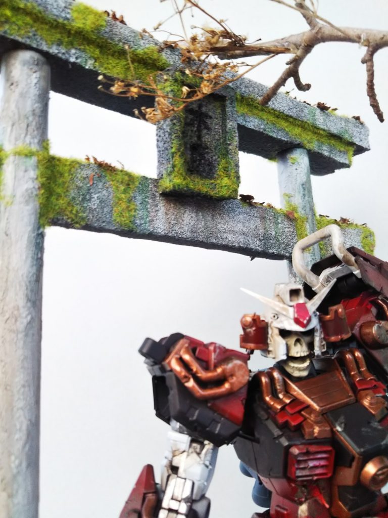 木と枯れ葉は本物です。