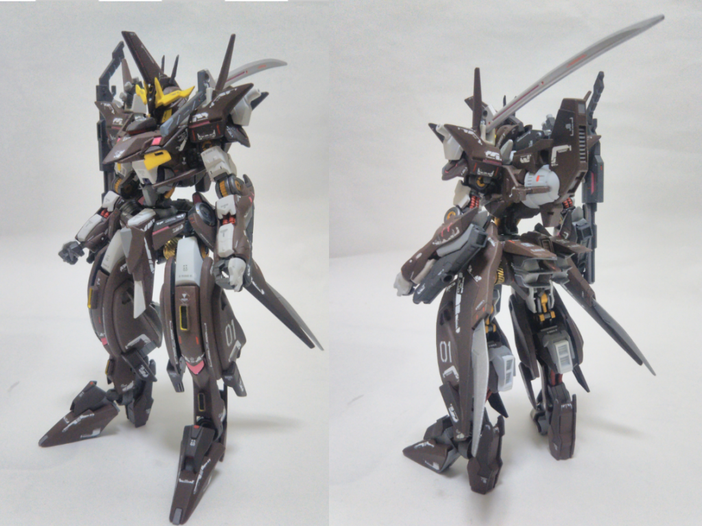 軽装形態各部に武装を搭載腰部に着脱式スラスターを搭載