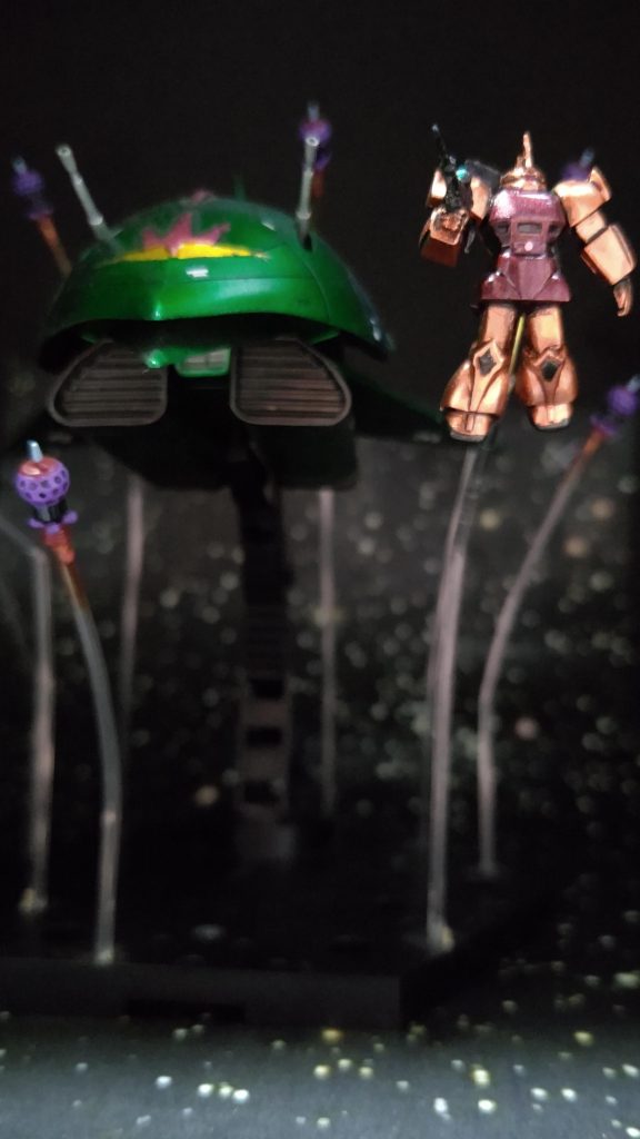 付属の大佐ゲルググを前面に配置し、目立たせてあげてます。 