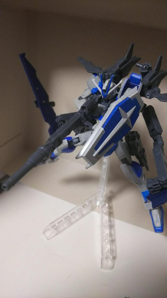 ロングレンジ!制御翼を展開することで空中からでも安定して狙い撃つぜぇ!