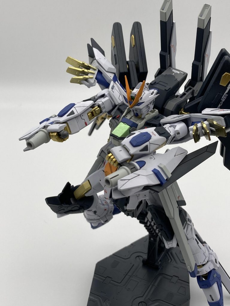 フリーダムガンダムフェーダーに付属のトンファー。本体のカラーリングに合わせてみました