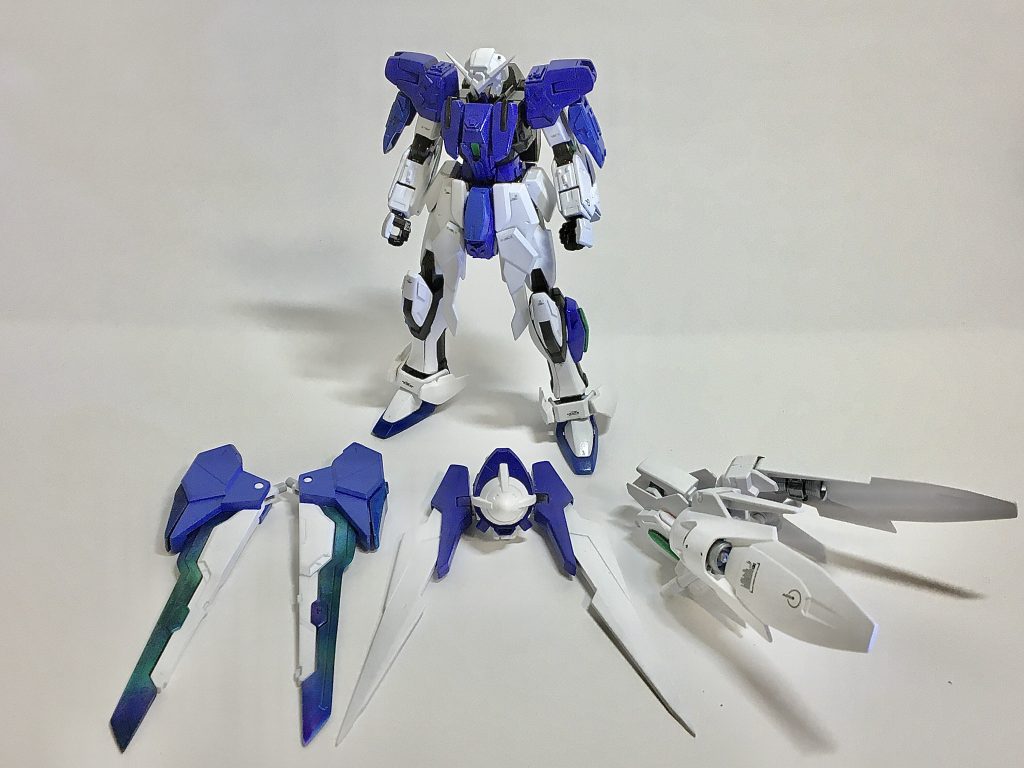 ソフィエル本体と装備パーツです。ソフィエル本体もわりとマッシブな感じになってます。殴り合いになっても競り勝って欲しいです(願望) 