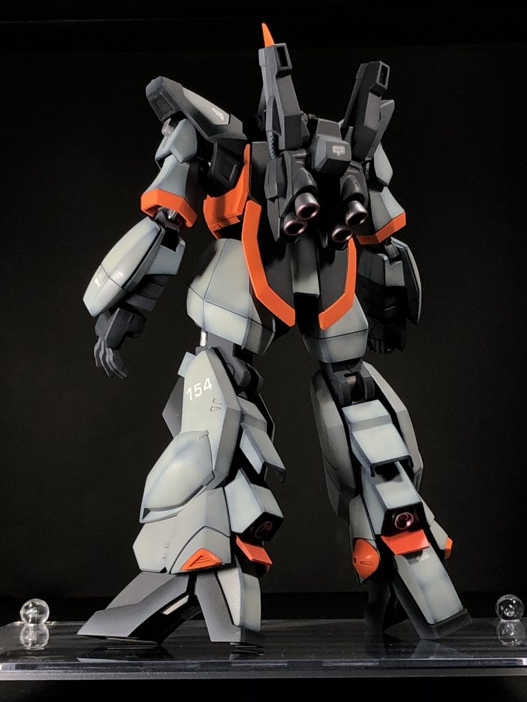 mk2のバックパックが大好きで、バーザムを制作する際には絶対使おうと思っていました。リヴァイブ版が手に入らなかったので、ガンダムベース福岡で購入したエコプラのmk2から流用しています。