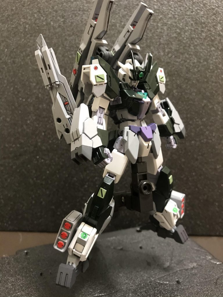 塗装前がなくて申し訳ないですが、色々する前ですかネー。この時すごい細身に見えて心配でしたがデカールやら装飾やら足すと多少ゴツく見えたので良かったです、、