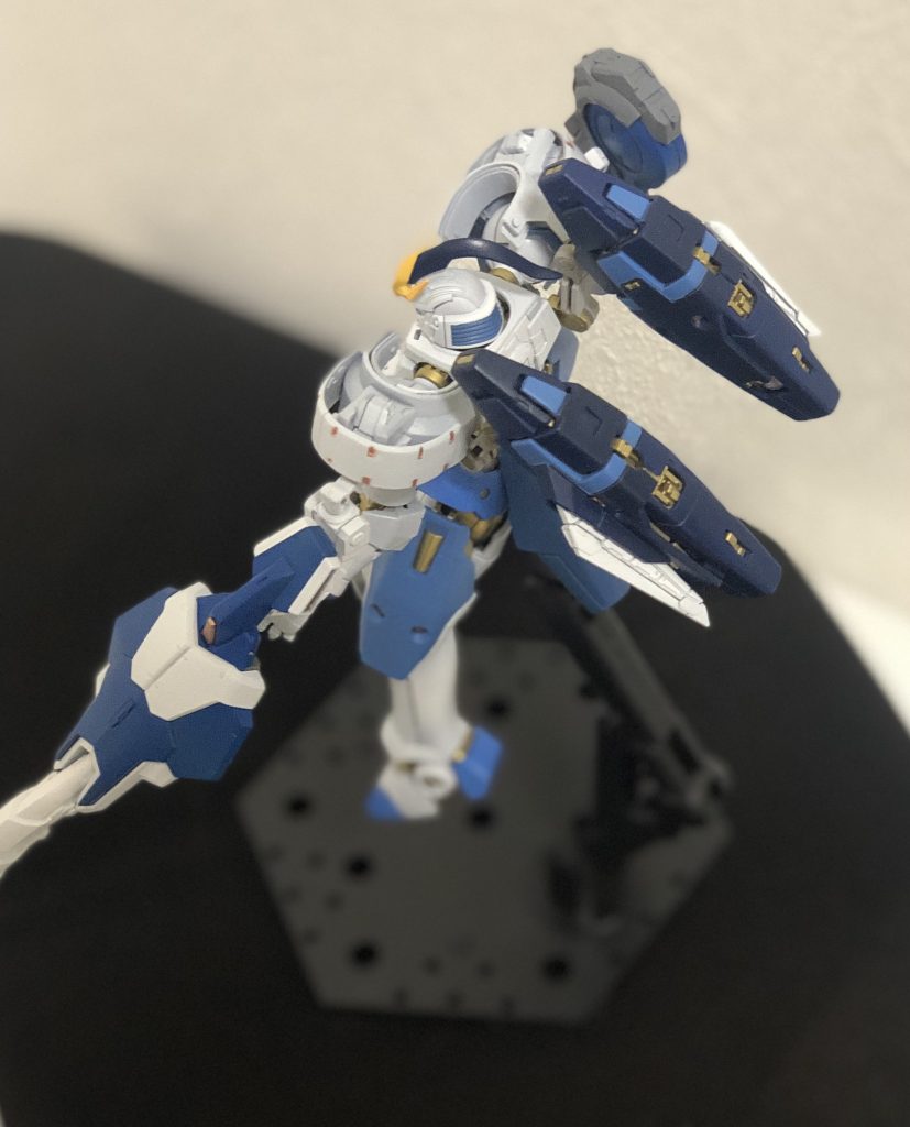 バックパックは2色で塗り分けてみました