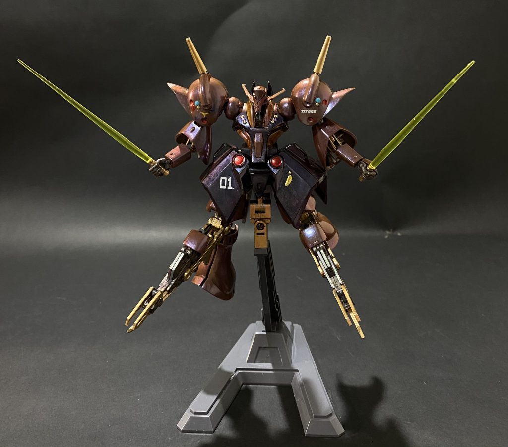 半分変形した姿もカッコ良いですよね👍