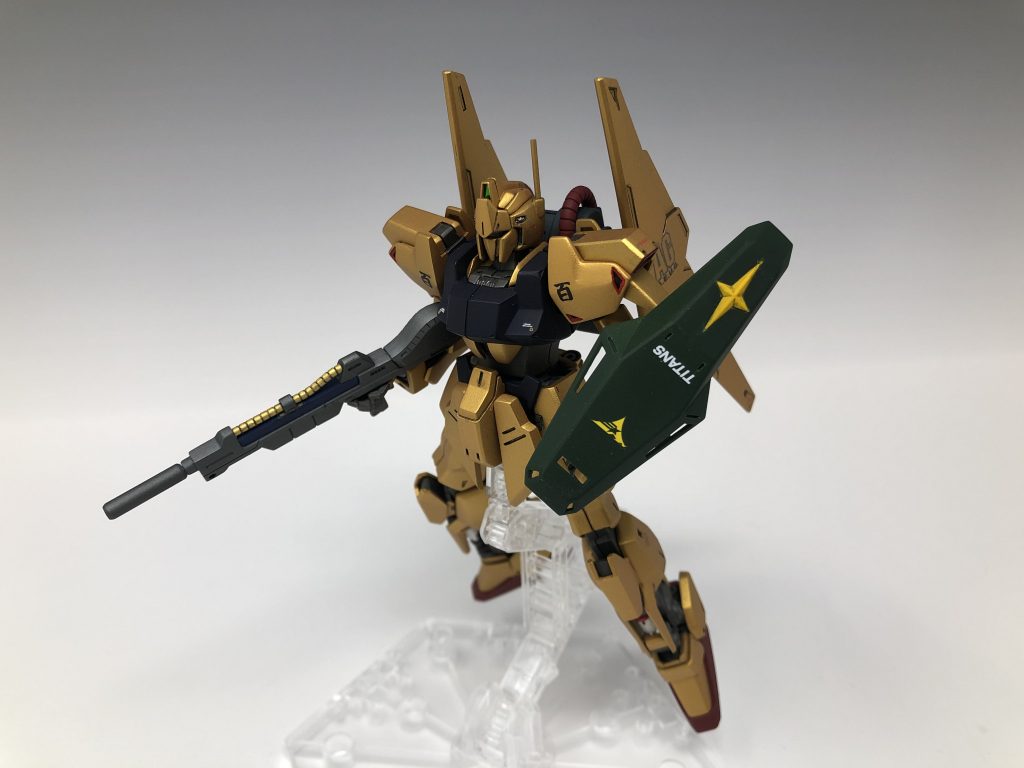 まだだっ!! まだ終わらんよっ!!劇中で装備していたハイザックさんのシールドです。これは自作したマウンタを介して装備していますが、もちろん劇中ではたまたま流れてきたシールドを持っているだけなので、接続方法が劇中のものとは違うはずです。でもせっかくシールド用のマウンタを作ったのでそれを介して装備させてあげました。