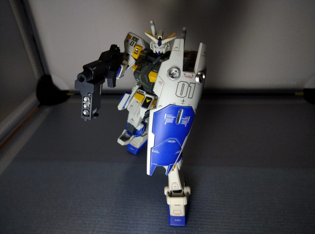 ディプスガンダムtype-Gこちらは地上での活動用に作られた陸戦仕様ゼフィランサスの前身武器       グレネード·ランチャー/ビームサーベル/曲面型シールド/腕部ミサイル·ランチャー/頭部60ミリバルカン砲 