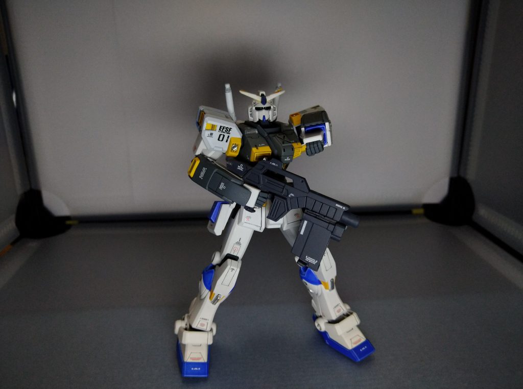 この仕様は地上での活動を前提としているので実弾兵装が豊富 