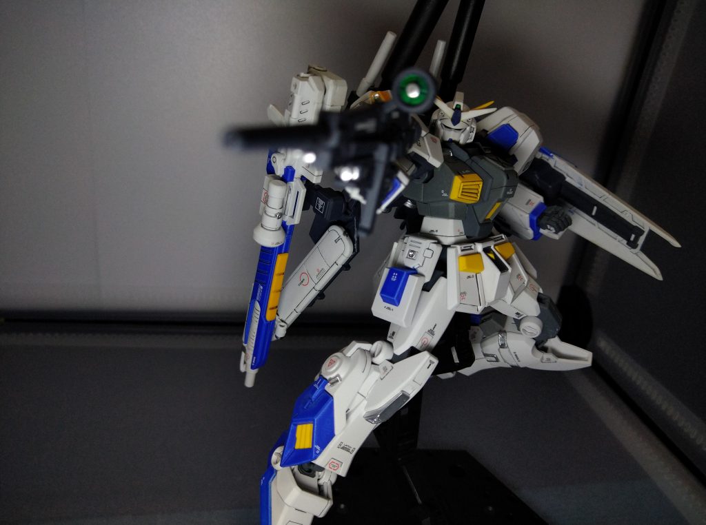 －SEED撃ち風ポージング－武器         ハイパービームライフル/シールド/ビームサーベル/300ミリ実弾砲/メガ·ビーム·ランチャー改/ビーム·ガン/頭部60ミリバルカン砲 