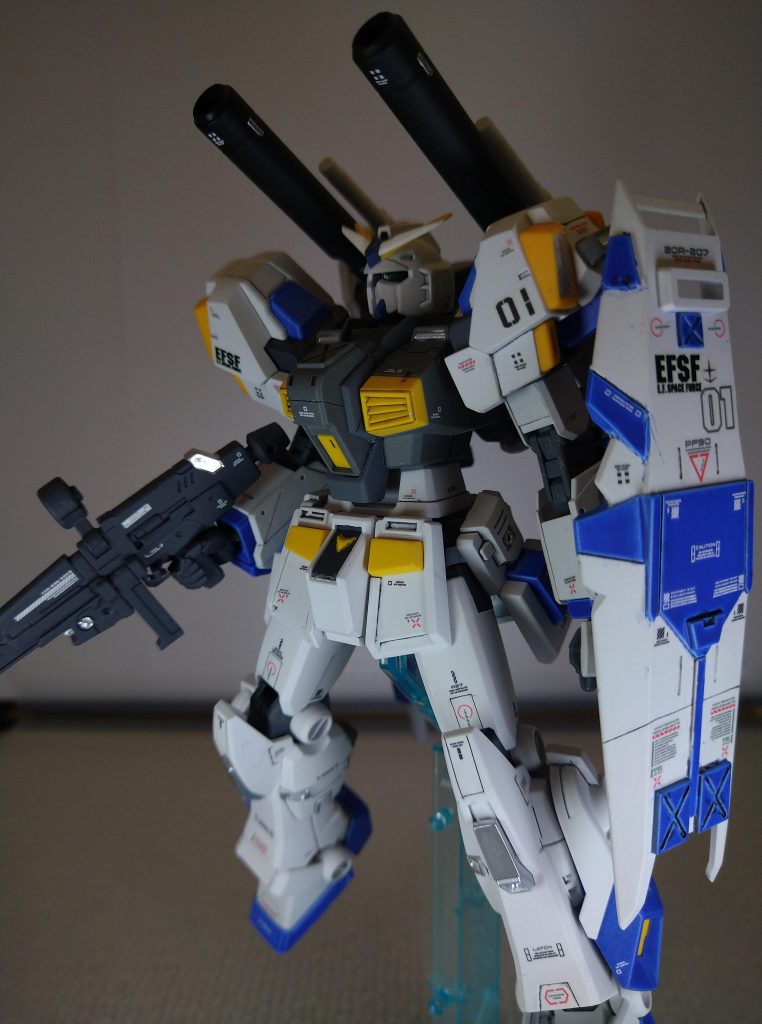 ディプスガンダムtype-S宇宙用の換装を施した仕様試作1号機のフルバーニアンのベースとなった機体スラスターが全身に配置され機動性に優れているまたバックパックに300ミリ実弾砲とメガ·ビーム·ランチャー改を装備しているので長距離射撃に秀でています 