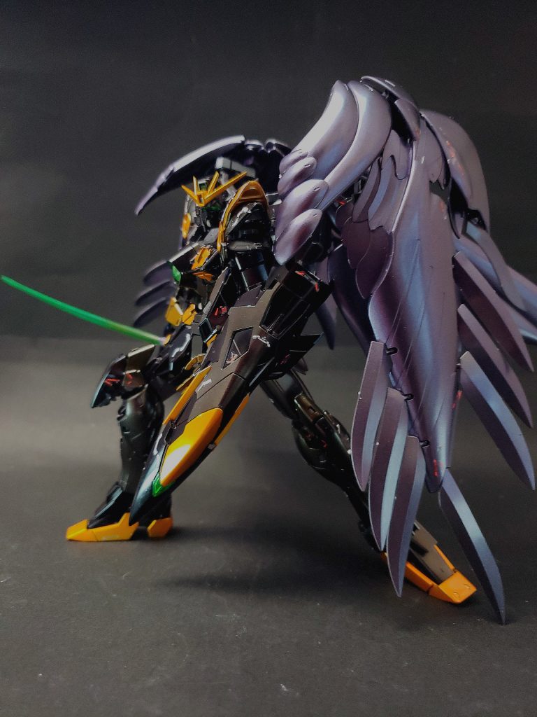 ビームサーベル収納場所が両副翼基部のウイングアーム内に変更され、柄の色も白色となっている。エネルギー供給システムの改良によって、大幅な高出力化を実現している[11]。マシンキャノンテレビ版と同様だが、こちらは単純にカバーを開閉する方式となっている。またゼロシステムの作動中は、パイロットの思考のみで操作することもできる[